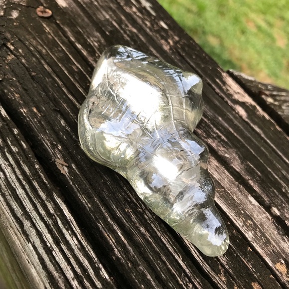 Clear Art Glass Recycled Glass Shell Seashell Nautical Paperweight - Picture 10 of 10